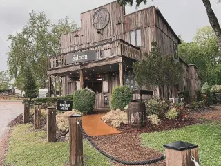 Photo of the saloon at Arrington Vineyards