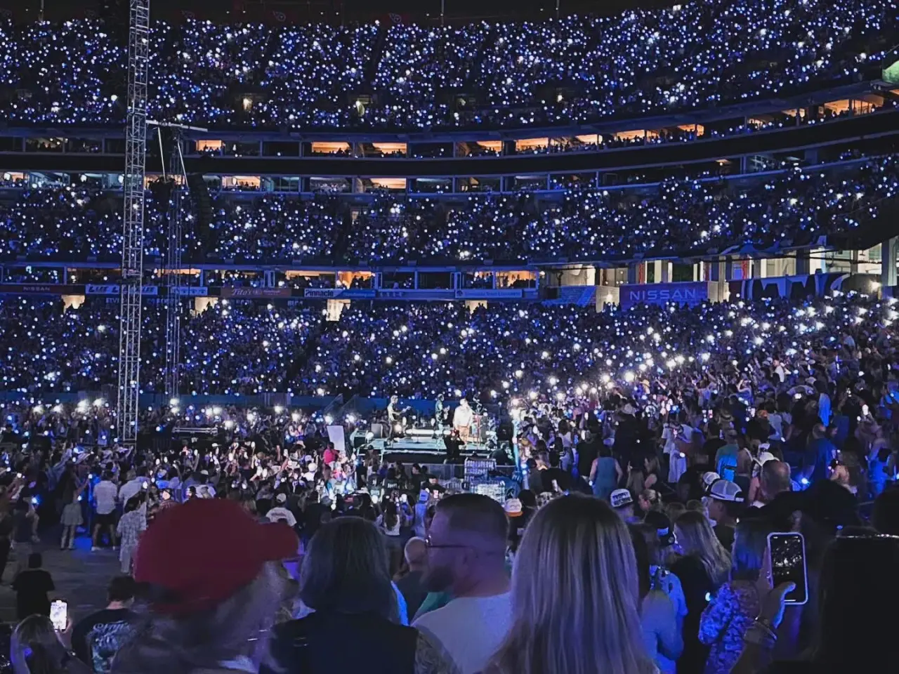Photo of the crowd with lights at Nissan Stadium